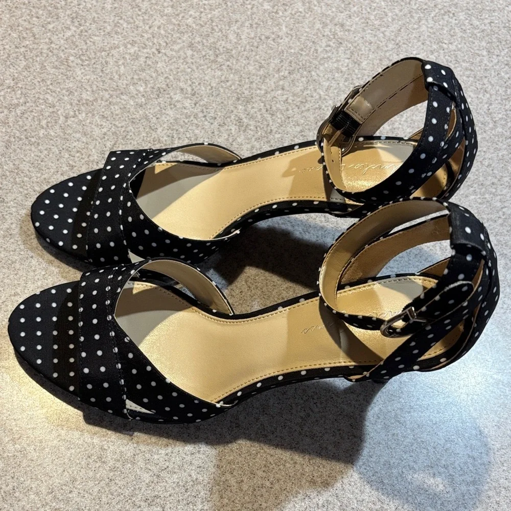 Amelia Grace Navy and White Polka Dot Heels Size 9 Pumps Retro Pin Up EUC - Picture 8 of 9
